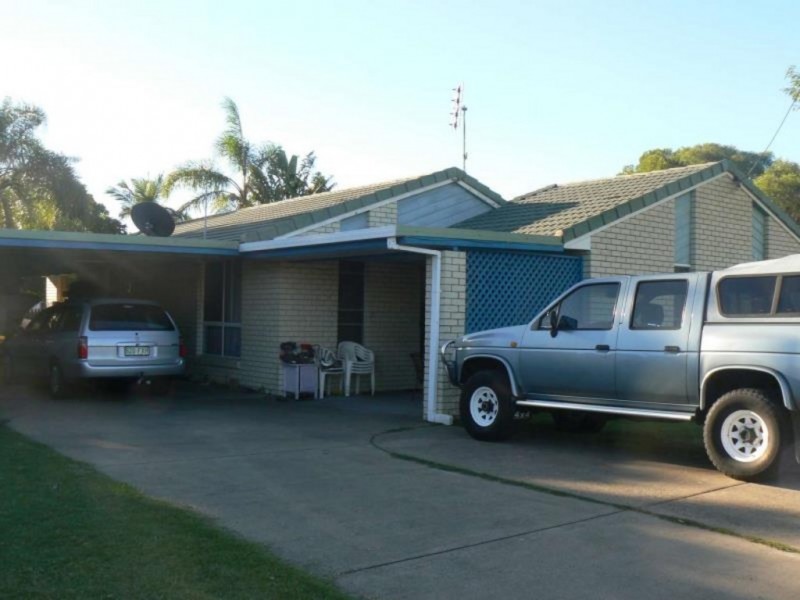 25 William Street, Urangan QLD 4655