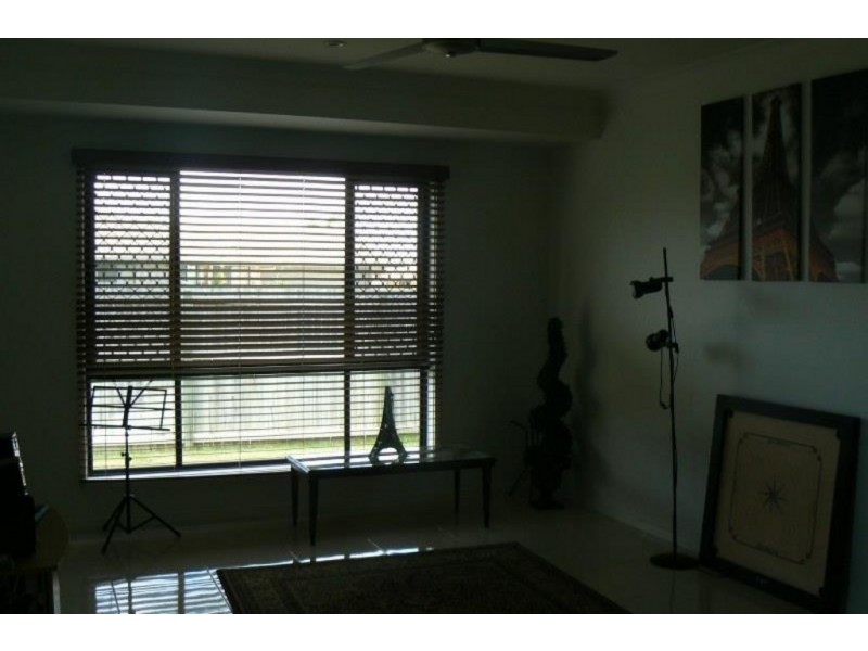 1 Rochester Court, Urraween QLD 4655