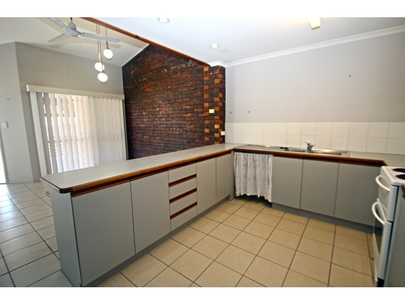 13/272 Torquay Terrace, Torquay QLD 4655