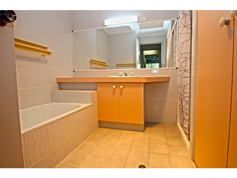 13/272 Torquay Terrace, Torquay QLD 4655