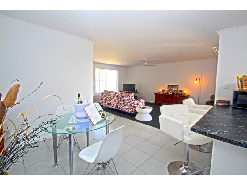 88 Bradman Way, Urangan QLD 4655