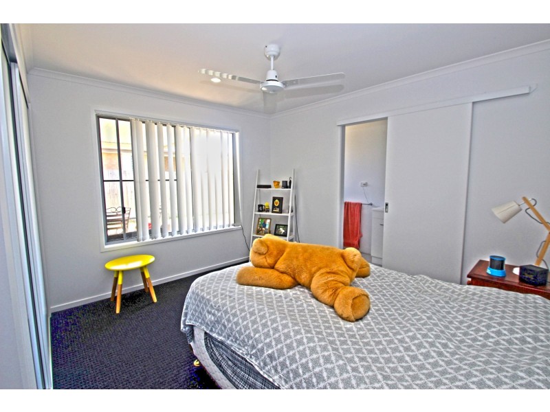 88 Bradman Way, Urangan QLD 4655