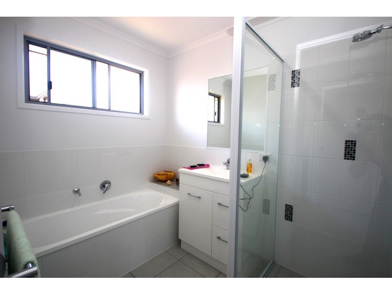 88 Bradman Way, Urangan QLD 4655