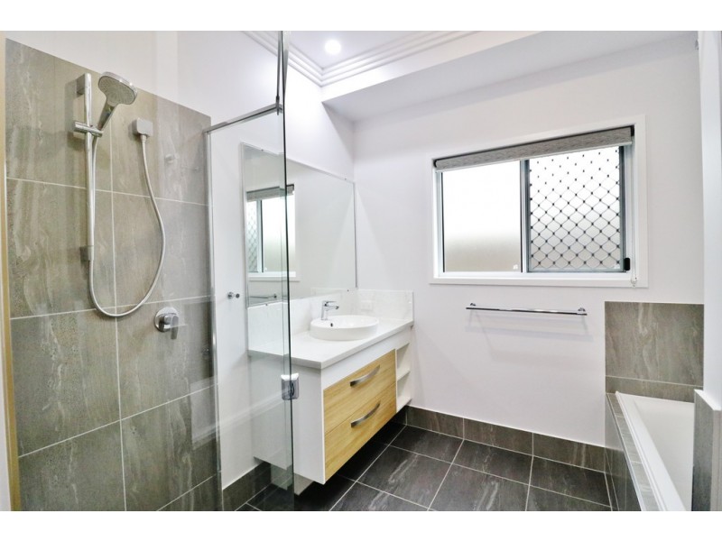 1/23 Oceanview Street, Point Vernon QLD 4655