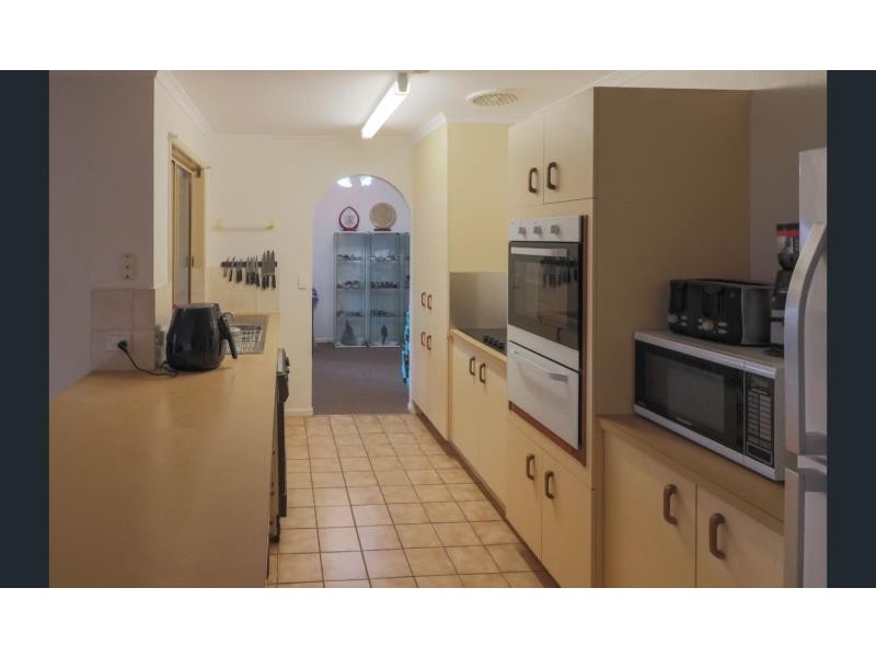 28 Warrego Drive, Point Vernon QLD 4655