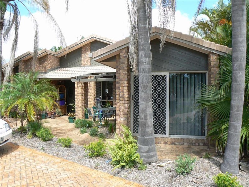 67 Ladbroke Cr, Urangan QLD 4655