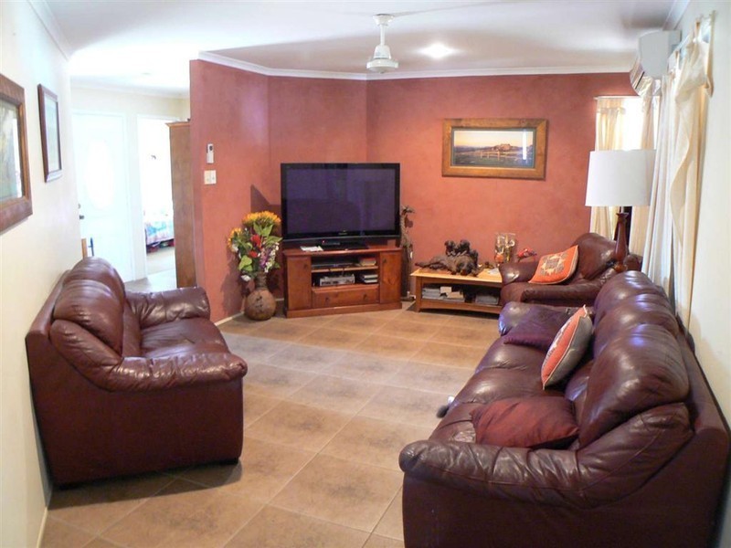 67 Ladbroke Cr, Urangan QLD 4655