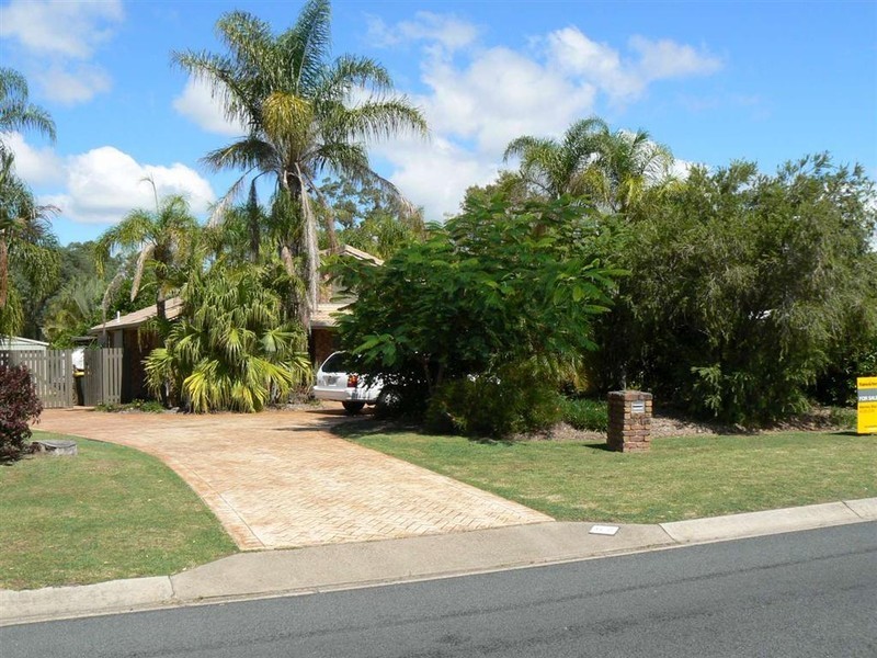 67 Ladbroke Cr, Urangan QLD 4655