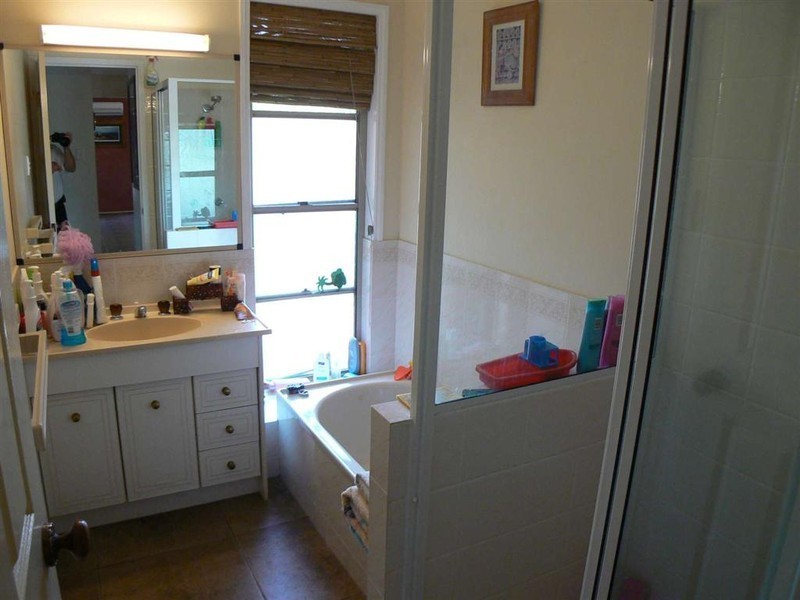 67 Ladbroke Cr, Urangan QLD 4655