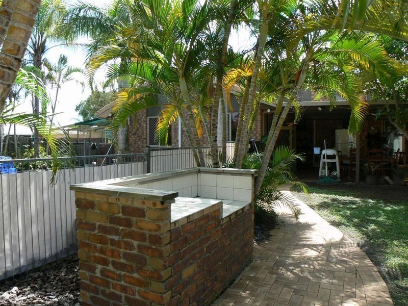 67 Ladbroke Cr, Urangan QLD 4655