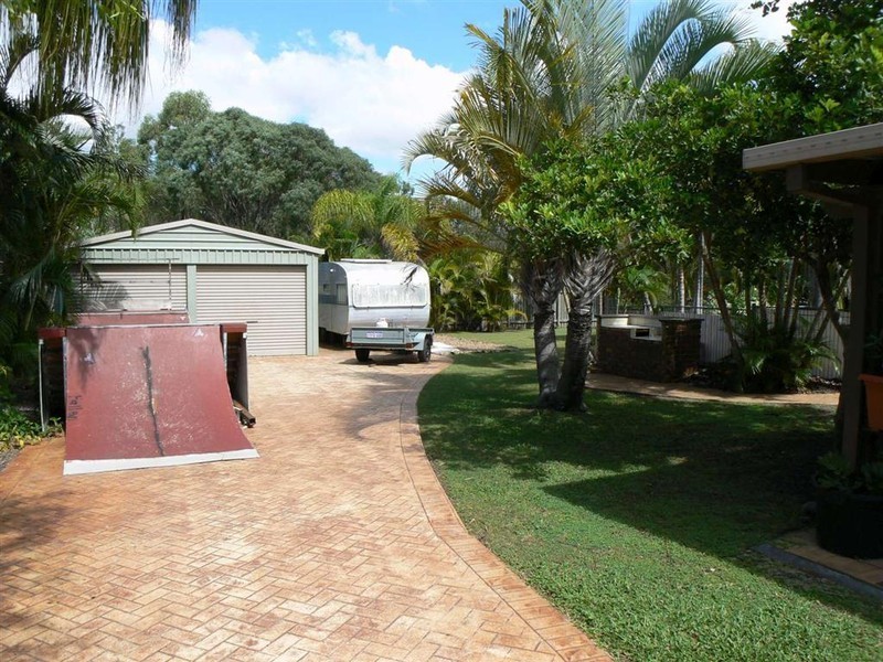 67 Ladbroke Cr, Urangan QLD 4655