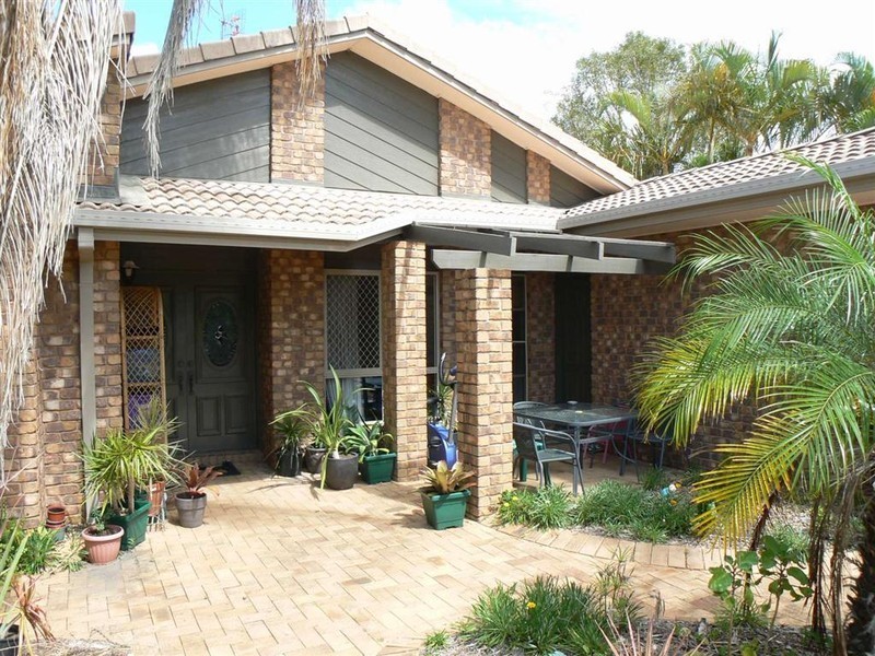 67 Ladbroke Cr, Urangan QLD 4655