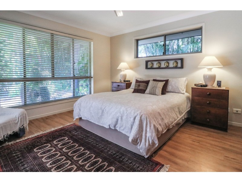 8 HAWK COURT, Dundowran Beach QLD 4655