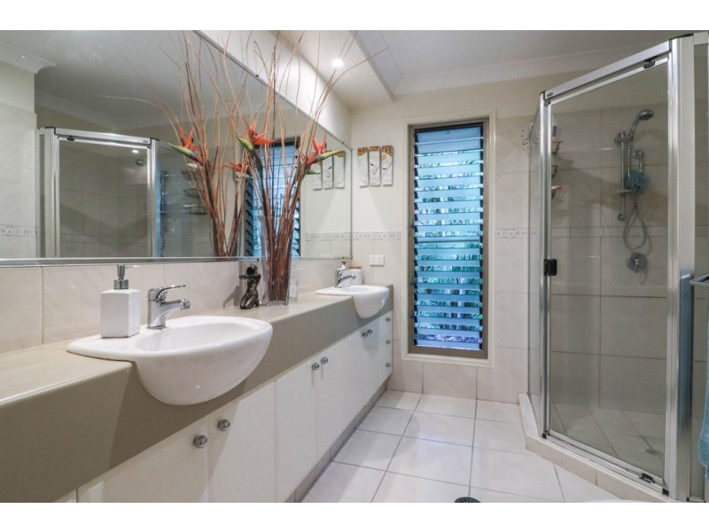 8 HAWK COURT, Dundowran Beach QLD 4655