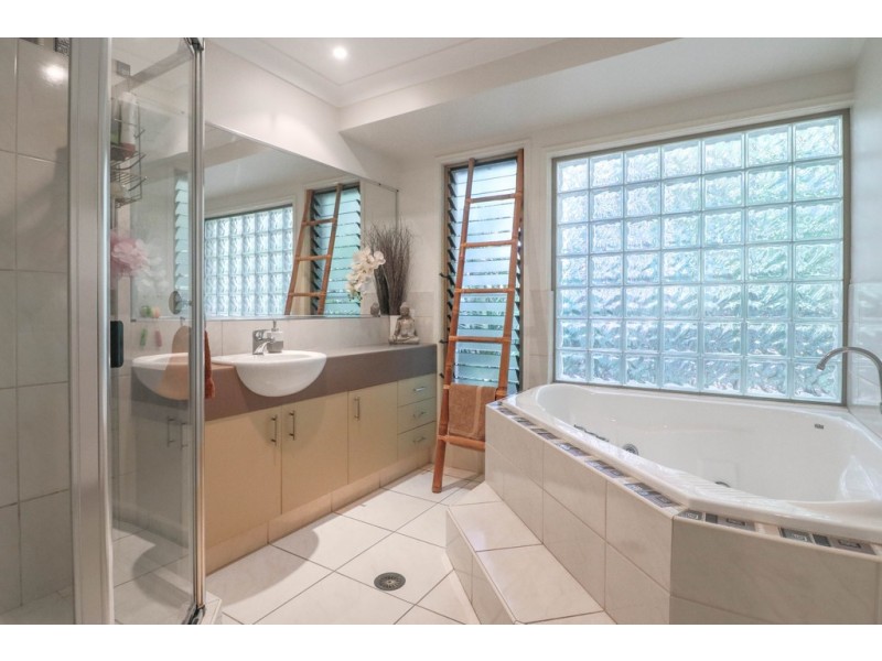 8 HAWK COURT, Dundowran Beach QLD 4655