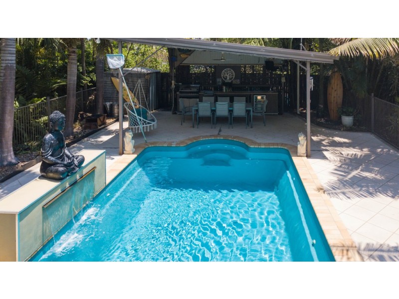 8 HAWK COURT, Dundowran Beach QLD 4655