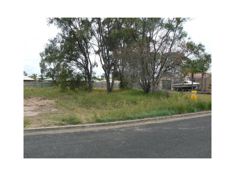 116 Limpus Street, Urangan QLD 4655