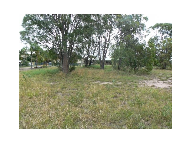 116 Limpus Street, Urangan QLD 4655