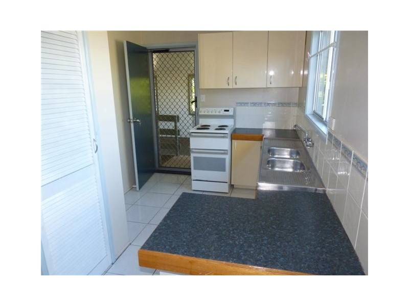 71 Lauren St, Urangan QLD 4655
