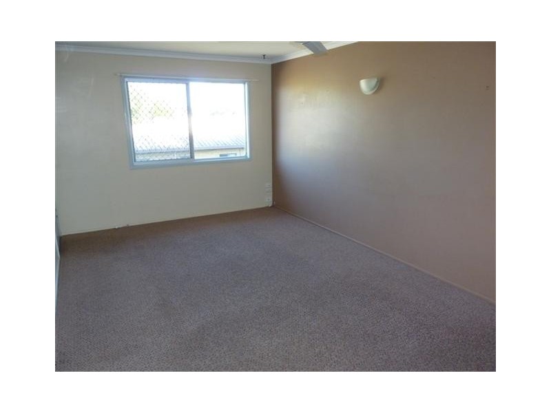 71 Lauren St, Urangan QLD 4655