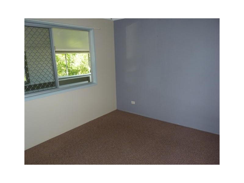 71 Lauren St, Urangan QLD 4655
