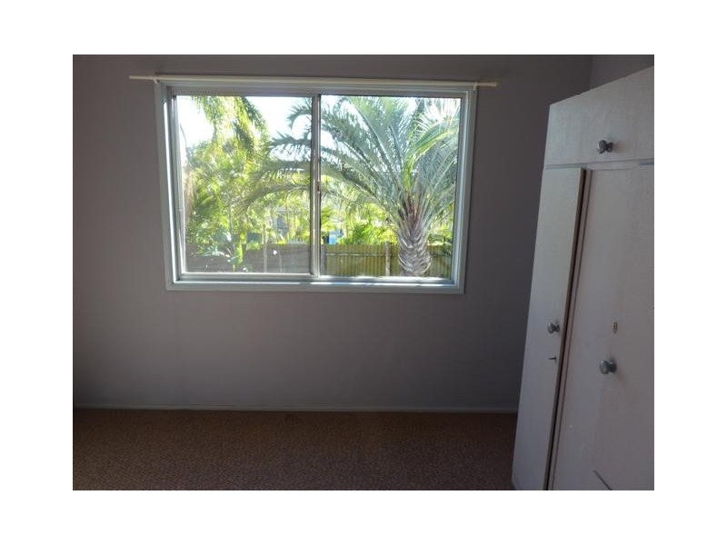 71 Lauren St, Urangan QLD 4655