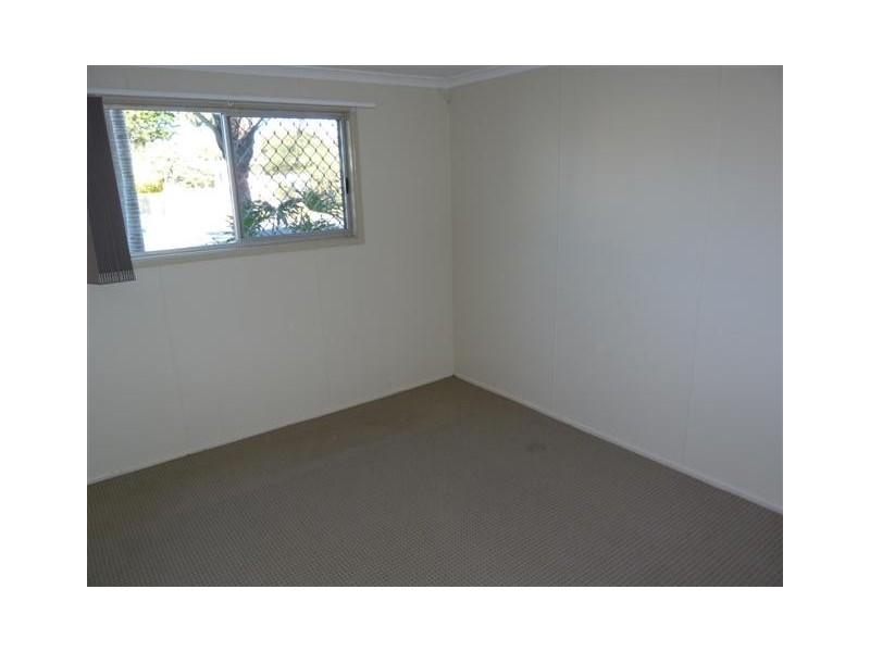 71 Lauren St, Urangan QLD 4655