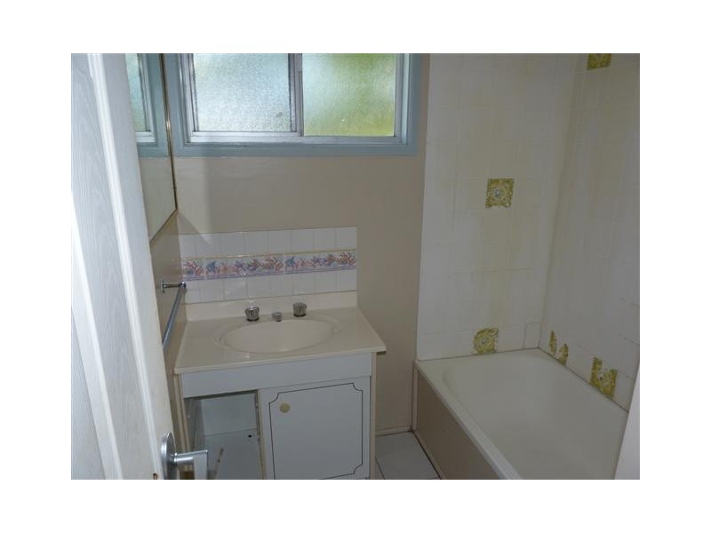 71 Lauren St, Urangan QLD 4655