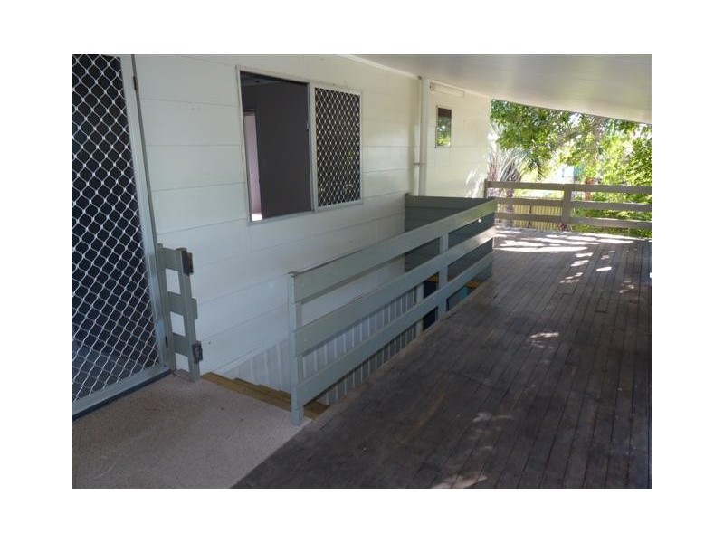 71 Lauren St, Urangan QLD 4655