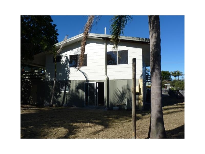 71 Lauren St, Urangan QLD 4655