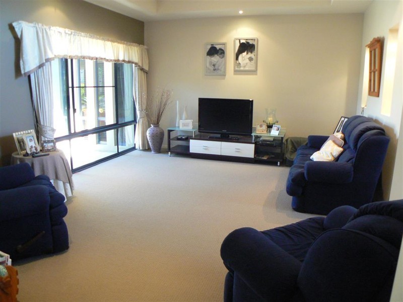 4 Gallery Ct, Kawungan QLD 4655