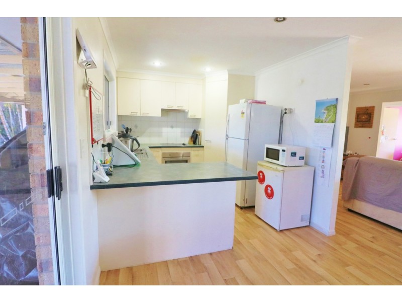 91 North Street, Point Vernon QLD 4655