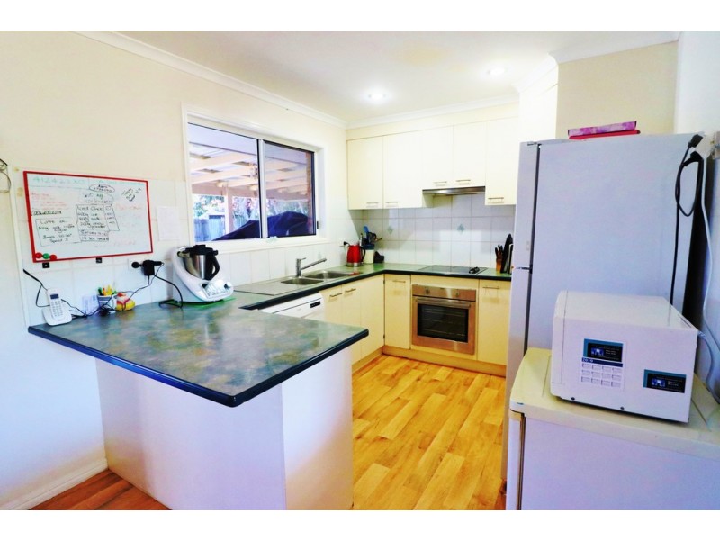 91 North Street, Point Vernon QLD 4655