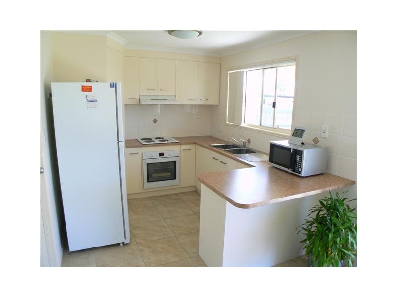 16 Topaz Cct, Urangan QLD 4655