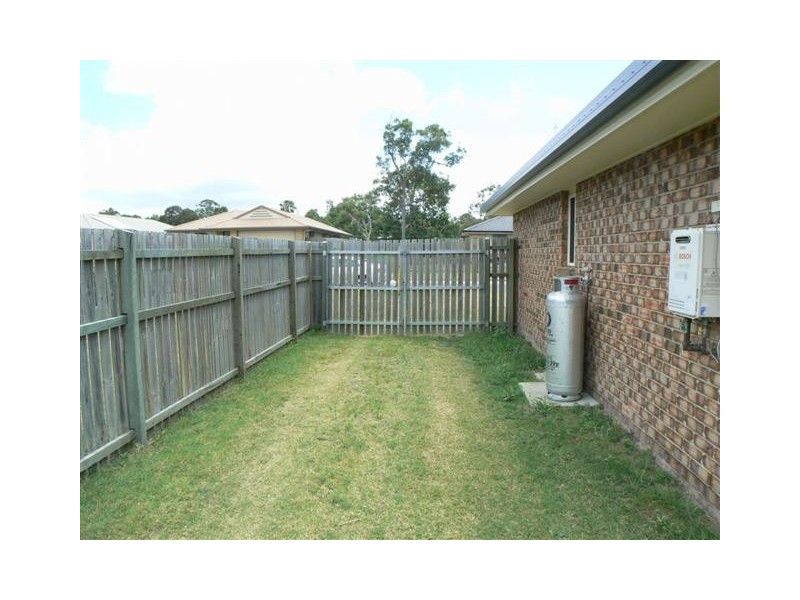 16 Topaz Cct, Urangan QLD 4655