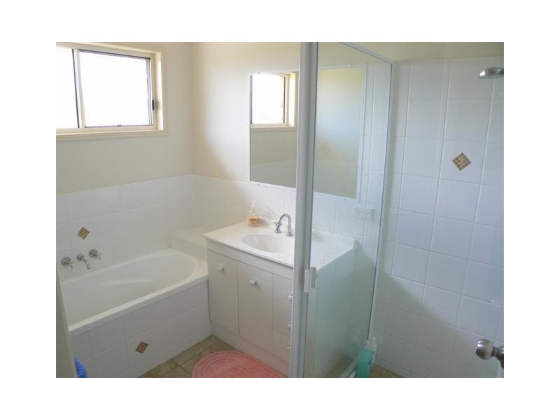 16 Topaz Cct, Urangan QLD 4655