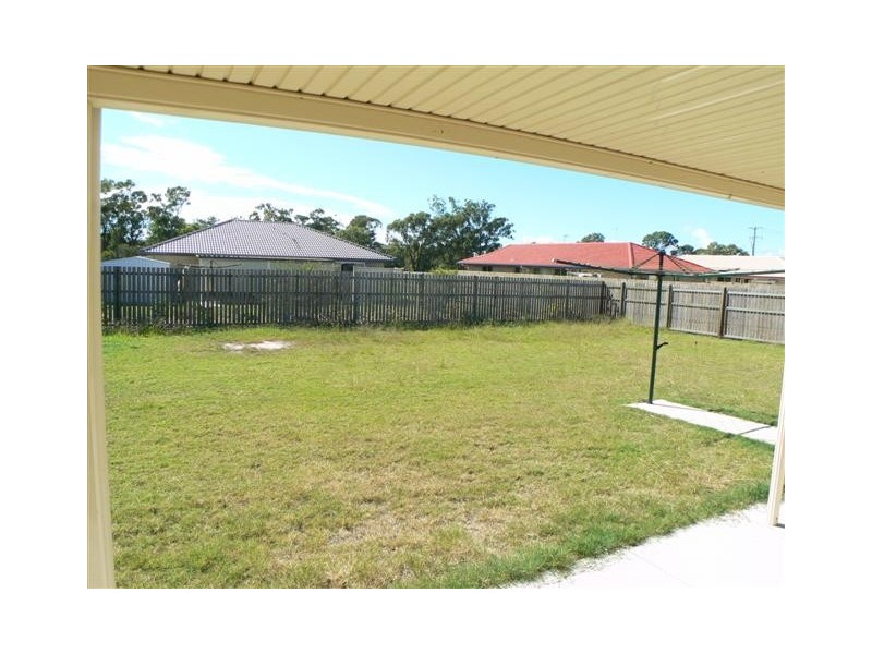 16 Topaz Cct, Urangan QLD 4655