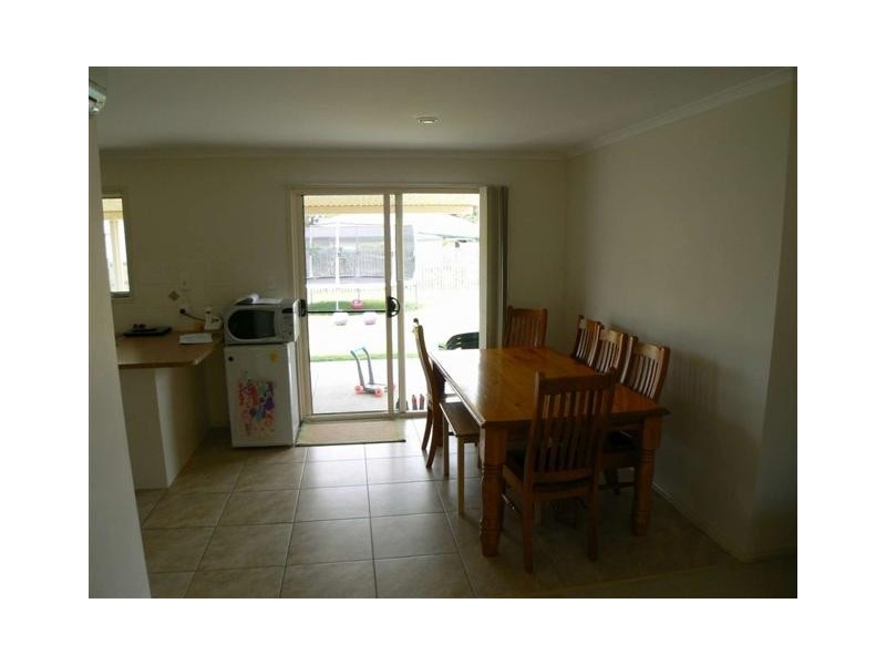 16 Topaz Cct, Urangan QLD 4655