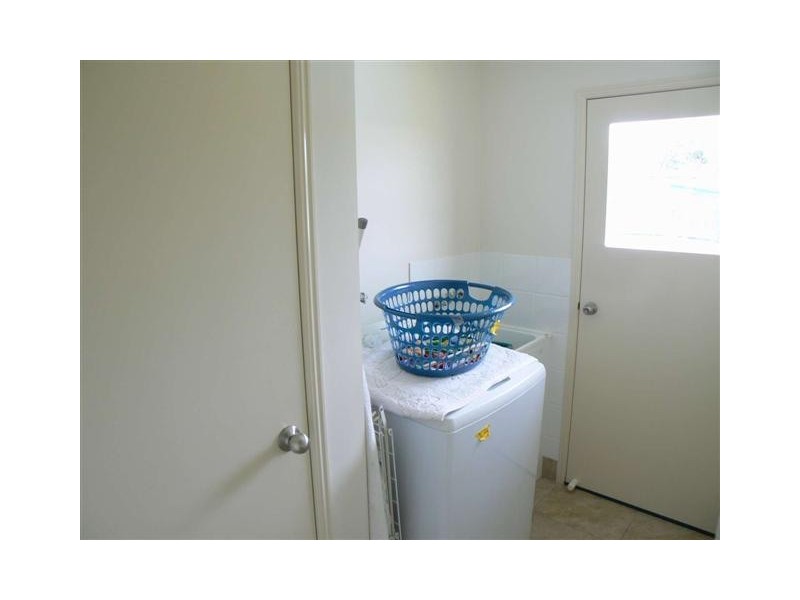 16 Topaz Cct, Urangan QLD 4655