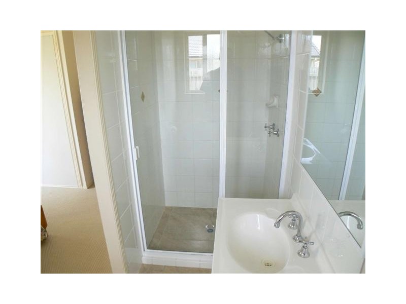 16 Topaz Cct, Urangan QLD 4655