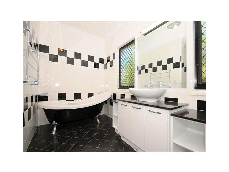 4 Ferryman Close, River Heads QLD 4655