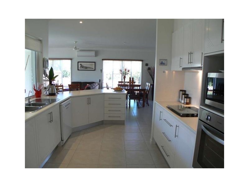 8  Bayley Ct, Urraween QLD 4655