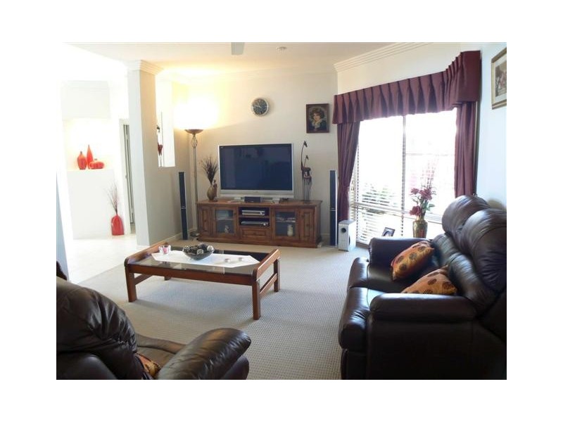 8  Bayley Ct, Urraween QLD 4655