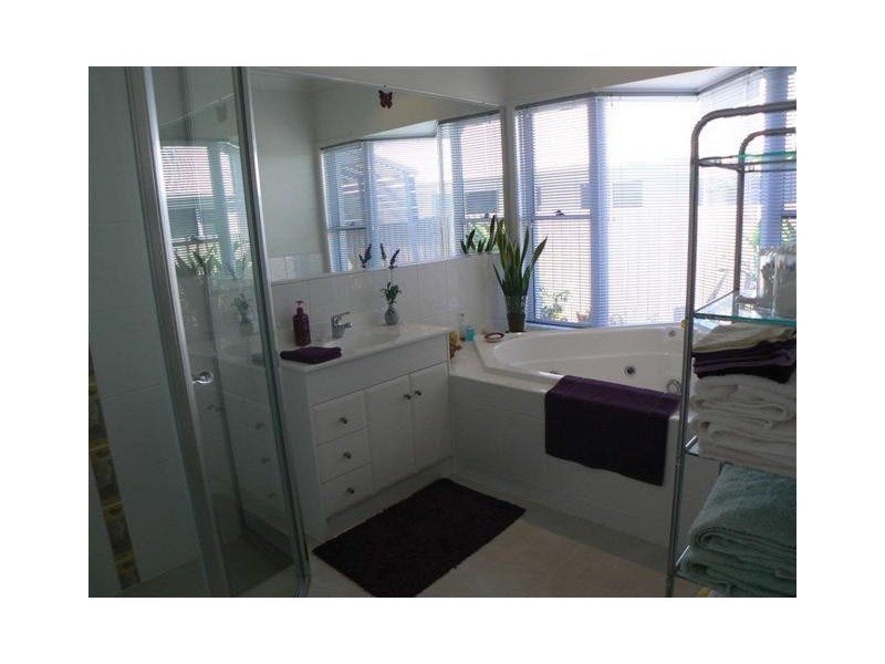 8  Bayley Ct, Urraween QLD 4655
