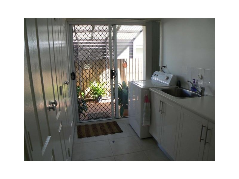 8  Bayley Ct, Urraween QLD 4655