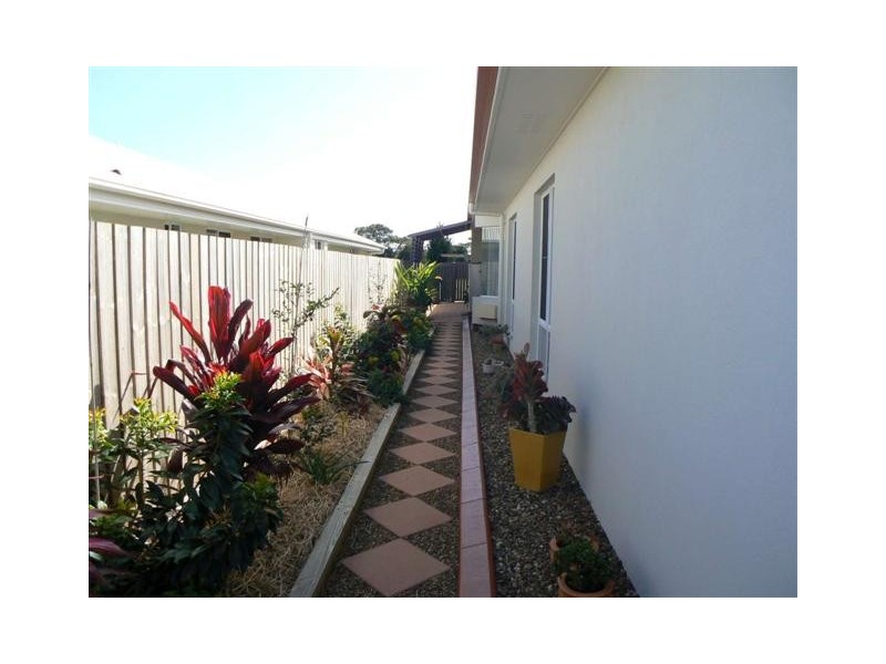 8  Bayley Ct, Urraween QLD 4655