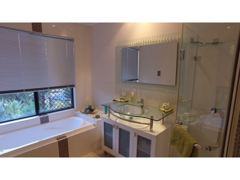 5 Jasmine Court, Dundowran Beach QLD 4655