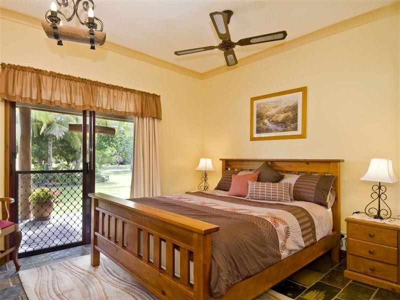 25 Shore Rd West, Booral QLD 4655