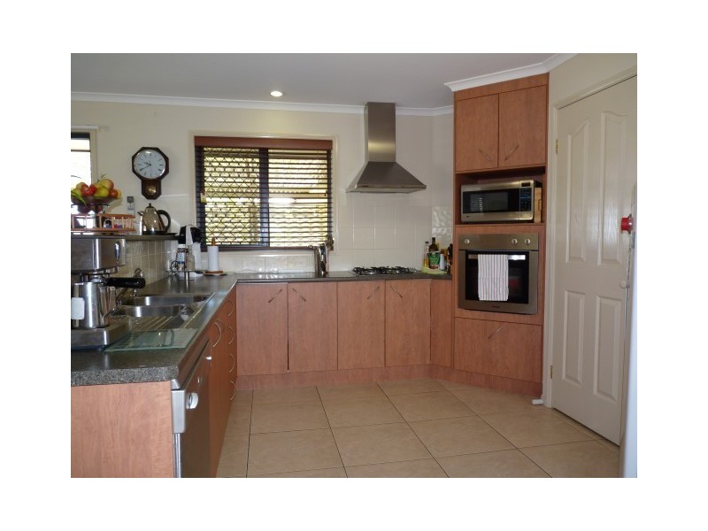 3 Whipbird Court, Urangan QLD 4655