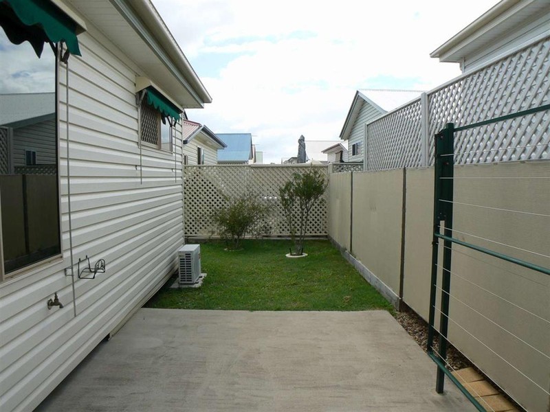 296/7 Bay Dr (Golden Shores), Pialba QLD 4655